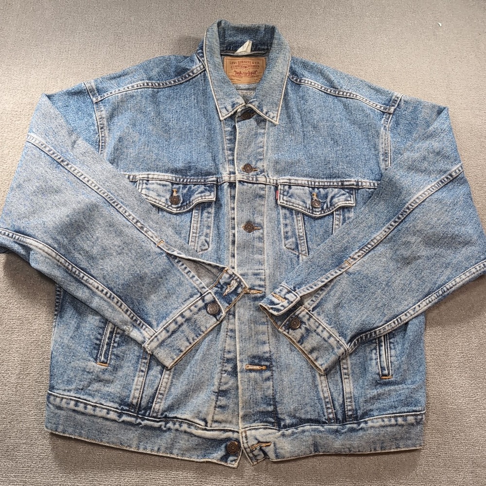 Vintage Levi's Men's 70507-4890 Denim Jacket  Size‎ L  MADE IN USA Med Wash